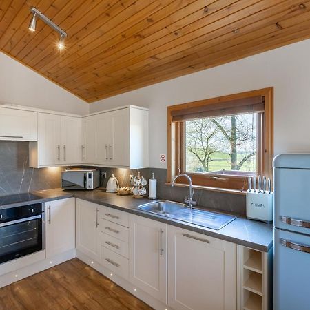 Douglas Fir Lodge With Hot Tub Купар Екстер'єр фото