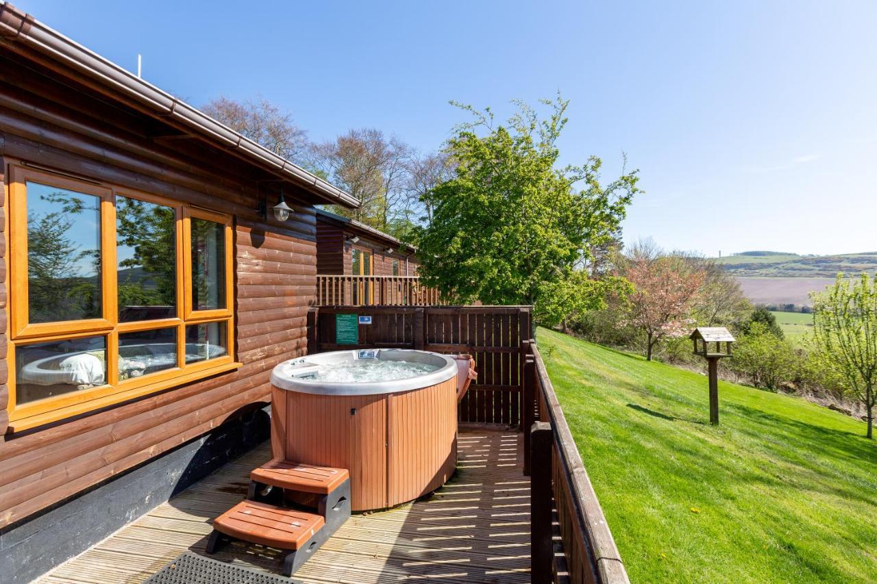 Douglas Fir Lodge With Hot Tub Купар Екстер'єр фото
