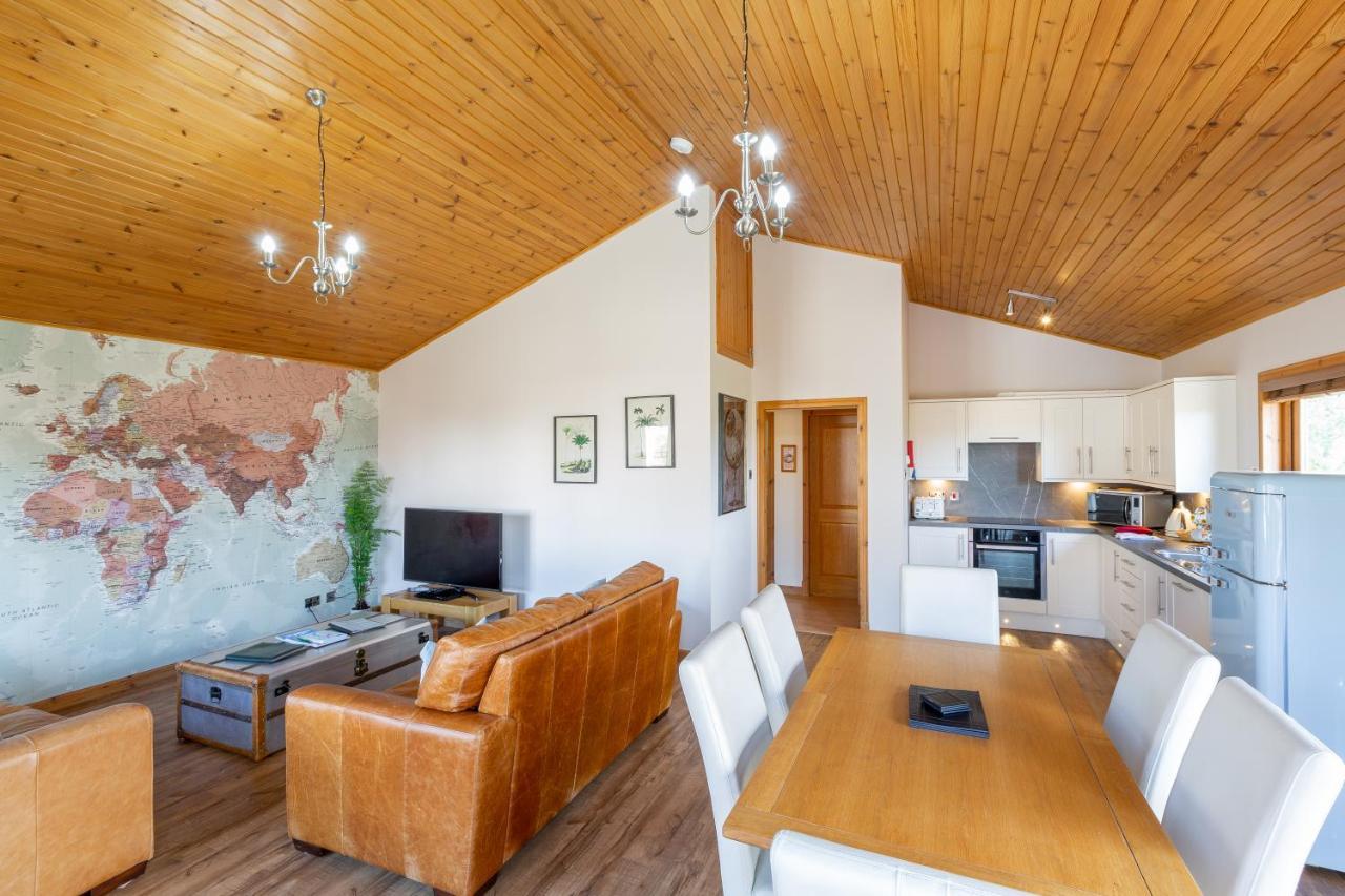 Douglas Fir Lodge With Hot Tub Купар Екстер'єр фото